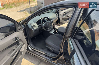 Хэтчбек Opel Astra 2006 в 