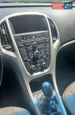 Универсал Opel Astra 2012 в 
