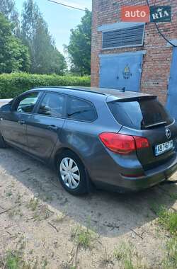 Универсал Opel Astra 2012 в 