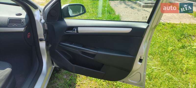 Універсал Opel Astra 2008 в Луцьку