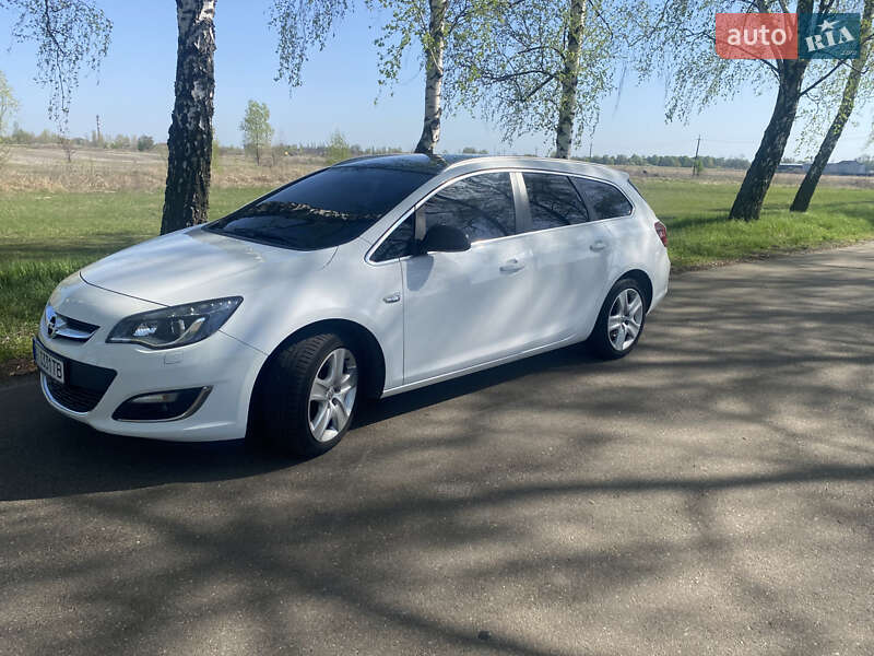 Універсал Opel Astra 2016 в Переяславі