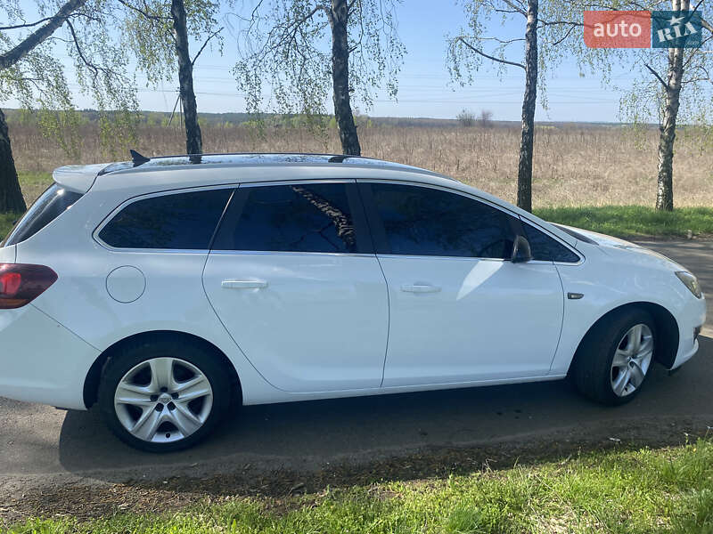 Універсал Opel Astra 2016 в Переяславі