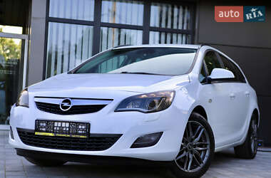 Універсал Opel Astra 2012 в Дрогобичі