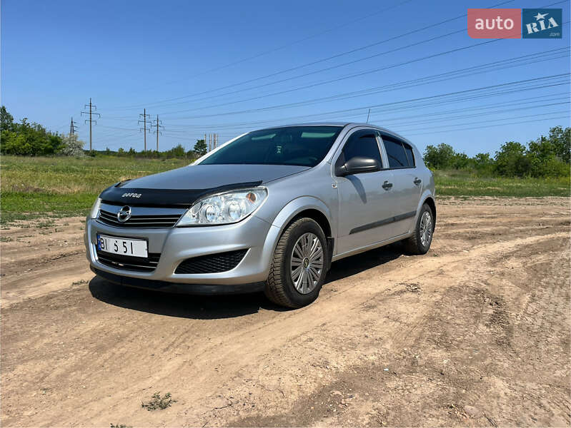 Хэтчбек Opel Astra 2008 в 