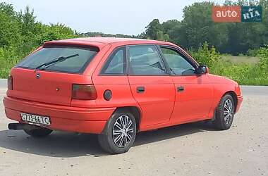 Хэтчбек Opel Astra 1996 в 
