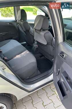 Хэтчбек Opel Astra 2008 в 