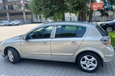 Хэтчбек Opel Astra 2008 в 