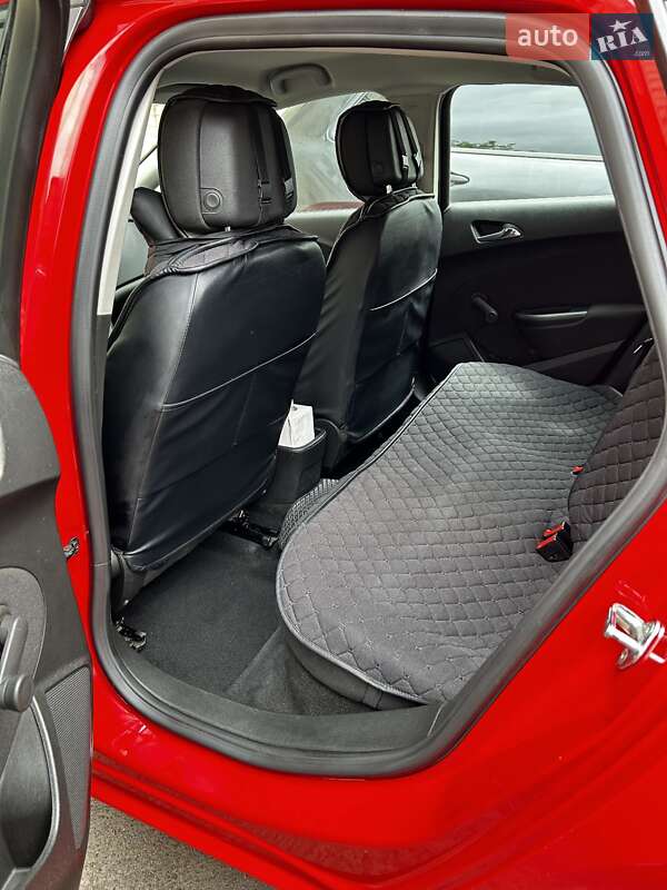 Седан Opel Astra 2014 в Рівному