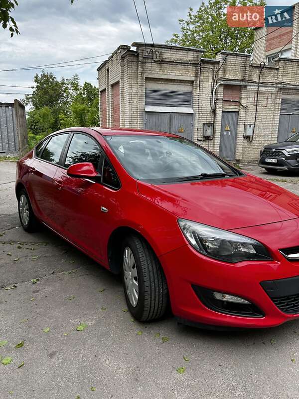 Седан Opel Astra 2014 в Рівному