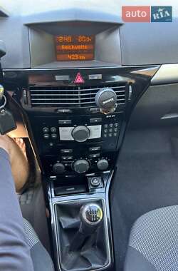 Універсал Opel Astra 2010 в 