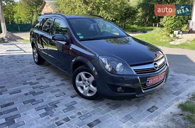Универсал Opel Astra 2008 в Хороле