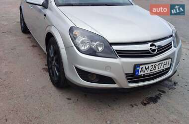 Универсал Opel Astra 2011 в Овруче