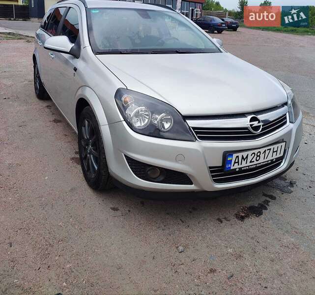Универсал Opel Astra 2011 в 