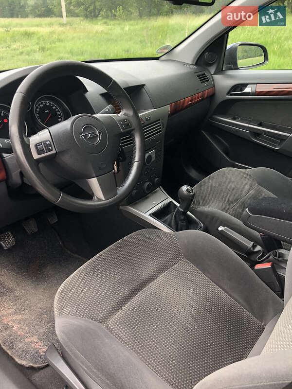 Універсал Opel Astra 2005 в Ямполі
