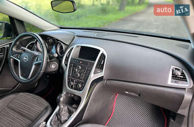 Универсал Opel Astra 2014 в 