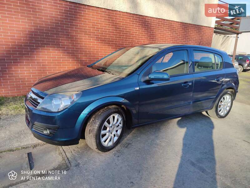 Хэтчбек Opel Astra 2006 в 