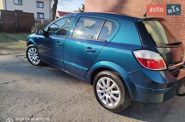 Хэтчбек Opel Astra 2006 в 