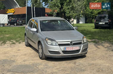 Хэтчбек Opel Astra 2005 в 