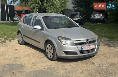 Хэтчбек Opel Astra 2005 в 