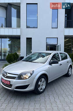 Хэтчбек Opel Astra 2009 в 