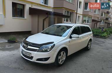 Універсал Opel Astra 2010 в Рівному