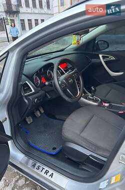 Универсал Opel Astra 2012 в 