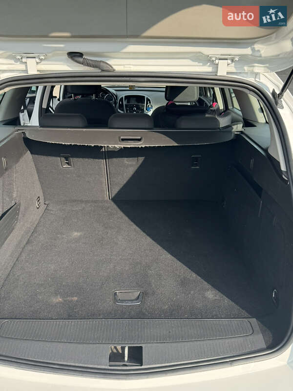 Універсал Opel Astra 2015 в Тернополі