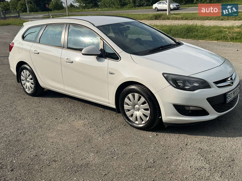 Універсал Opel Astra 2015 в Тернополі