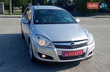 Універсал Opel Astra 2010 в Радивиліві