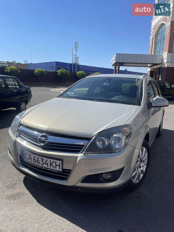 Універсал Opel Astra 2010 в Умані
