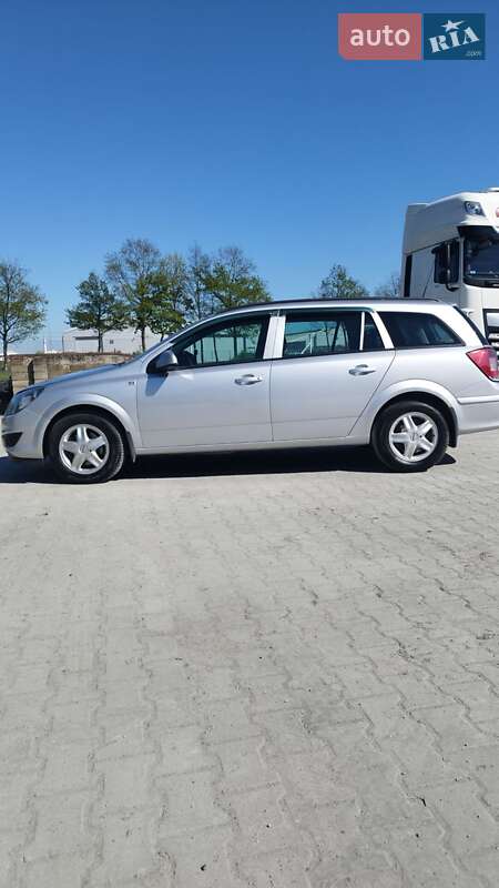 Універсал Opel Astra 2013 в Снятині