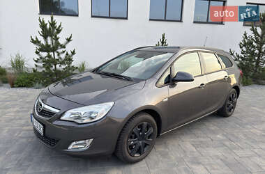 Универсал Opel Astra 2011 в Луцке