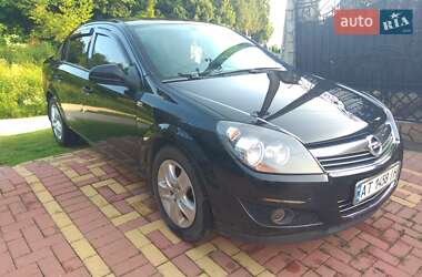 Седан Opel Astra 2011 в Івано-Франківську