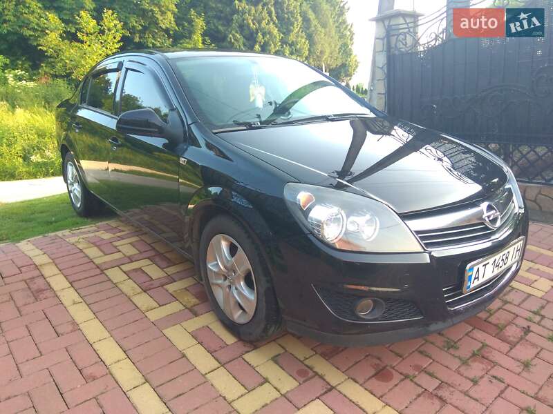 Седан Opel Astra 2011 в 