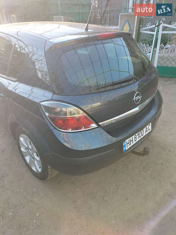 Хэтчбек Opel Astra 2009 в Сарате