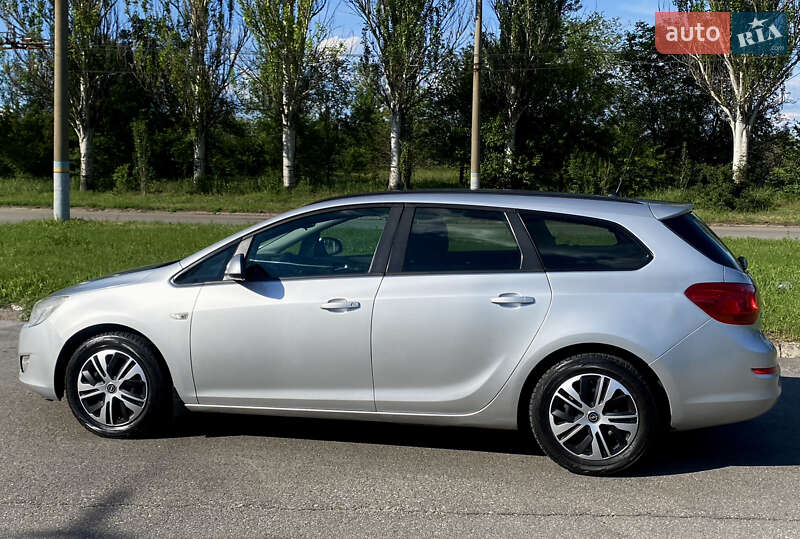 Універсал Opel Astra 2011 в Кривому Розі