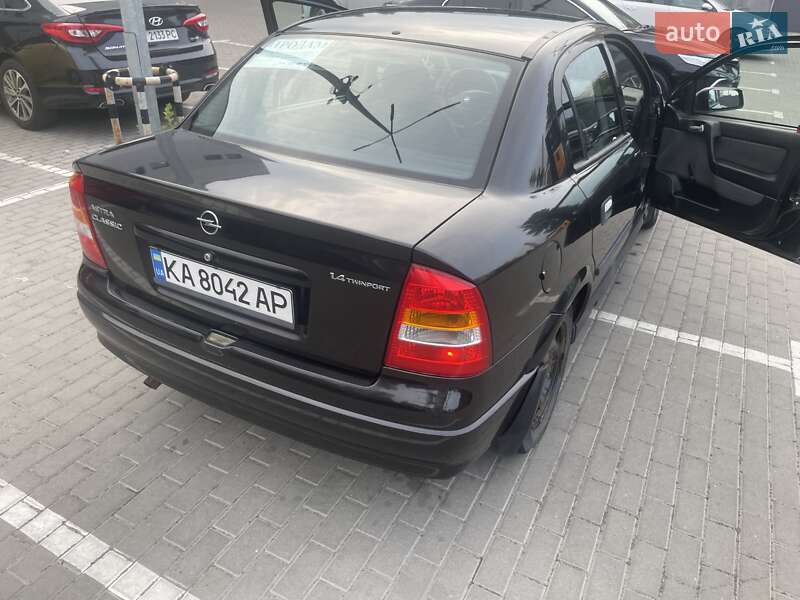 Седан Opel Astra 2008 в Великому Березному