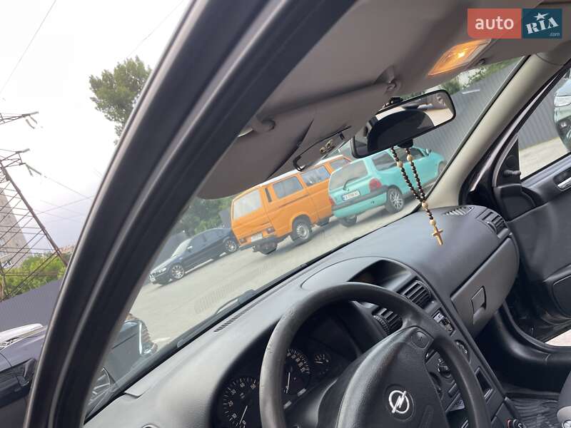 Седан Opel Astra 2008 в Великому Березному