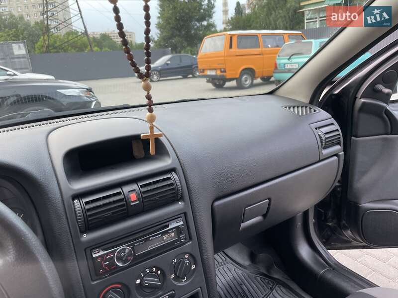 Седан Opel Astra 2008 в Великому Березному
