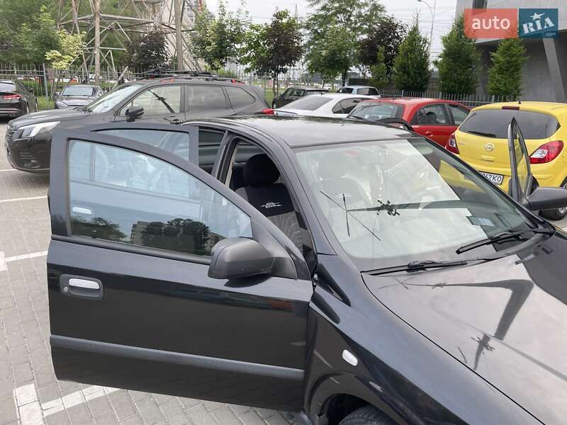 Седан Opel Astra 2008 в Великому Березному