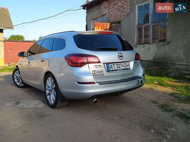 Універсал Opel Astra 2011 в Бурштині