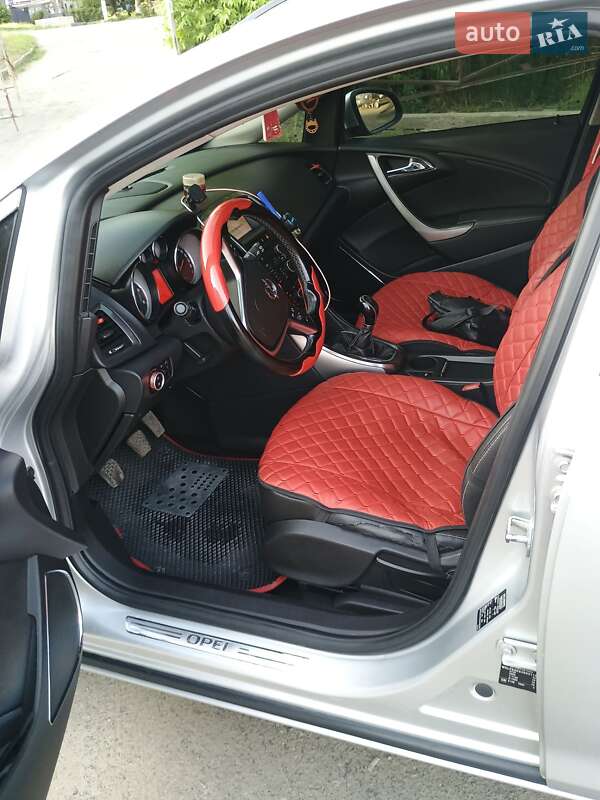 Універсал Opel Astra 2011 в Бурштині