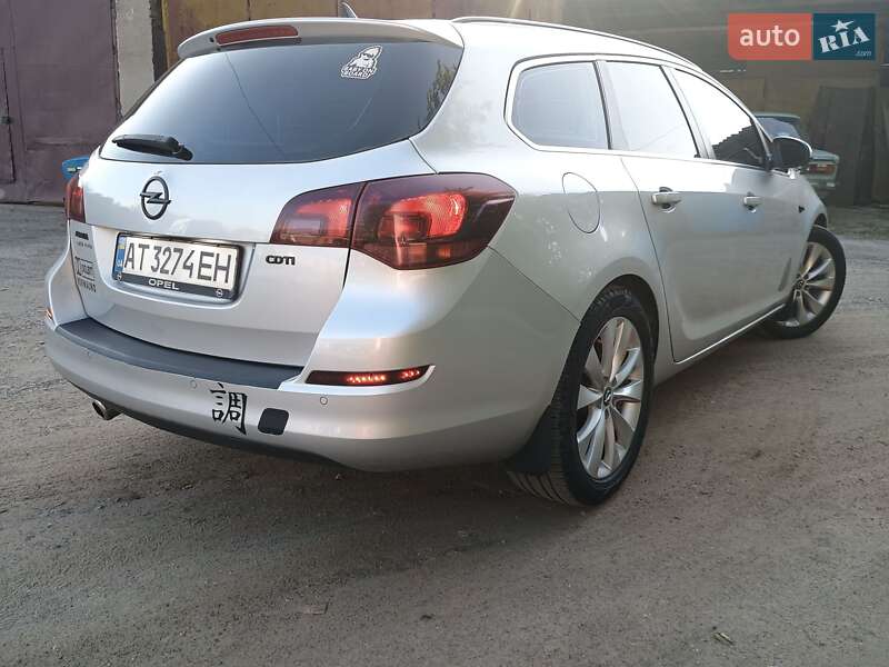 Універсал Opel Astra 2011 в Бурштині