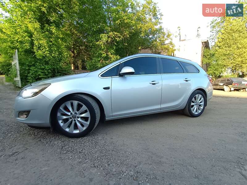 Універсал Opel Astra 2011 в Бурштині