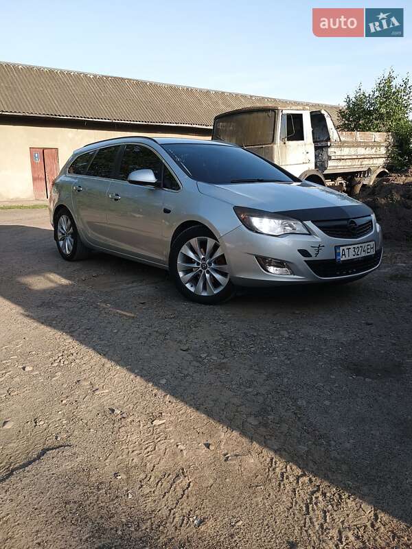 Універсал Opel Astra 2011 в Бурштині