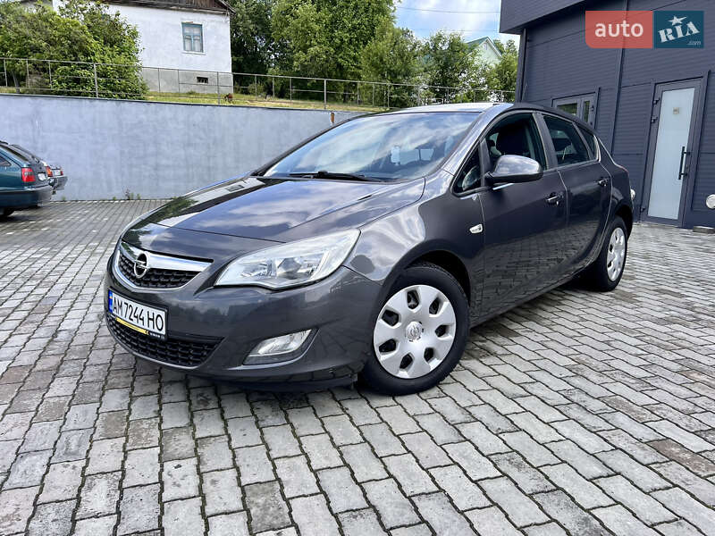 Opel Astra 2011