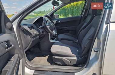 Хетчбек Opel Astra 2014 в 