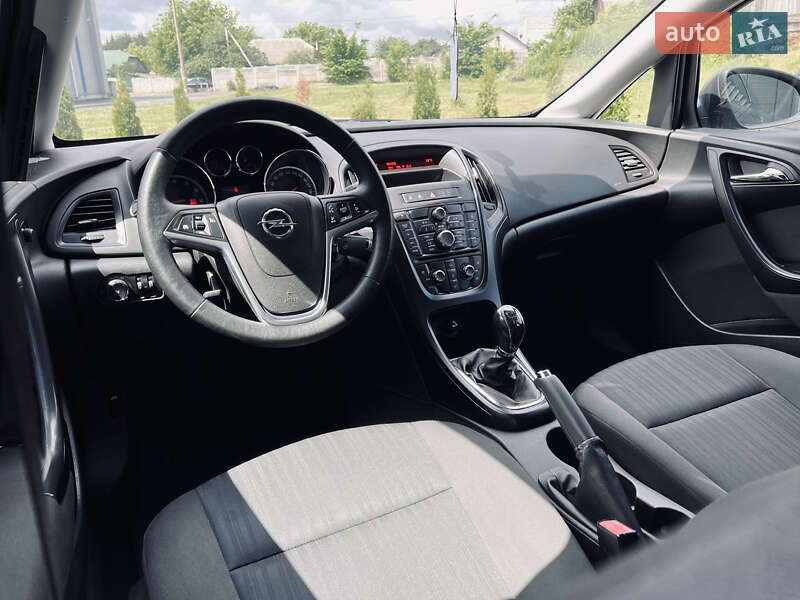 Хэтчбек Opel Astra 2011 в Малине
