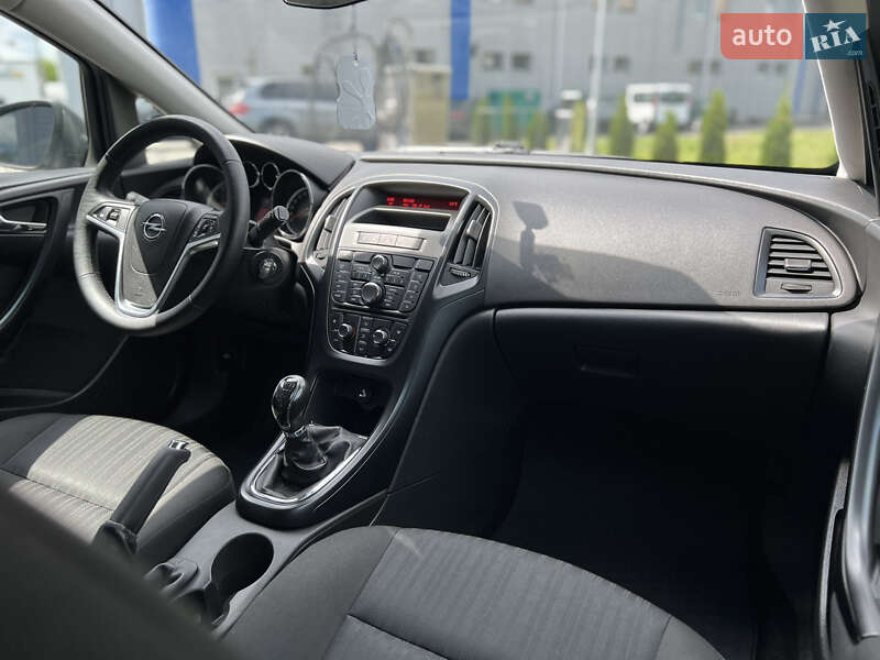 Хэтчбек Opel Astra 2011 в Малине