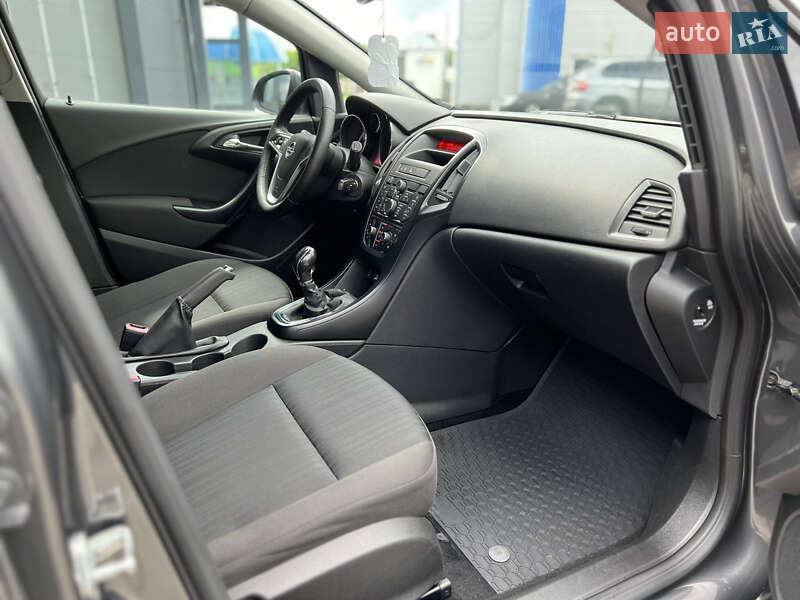 Хэтчбек Opel Astra 2011 в Малине